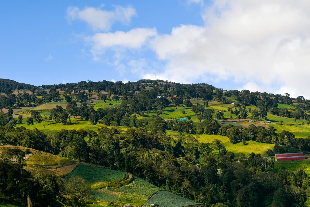 Glamping de lujo en Cundinamarca con cabañas premium
